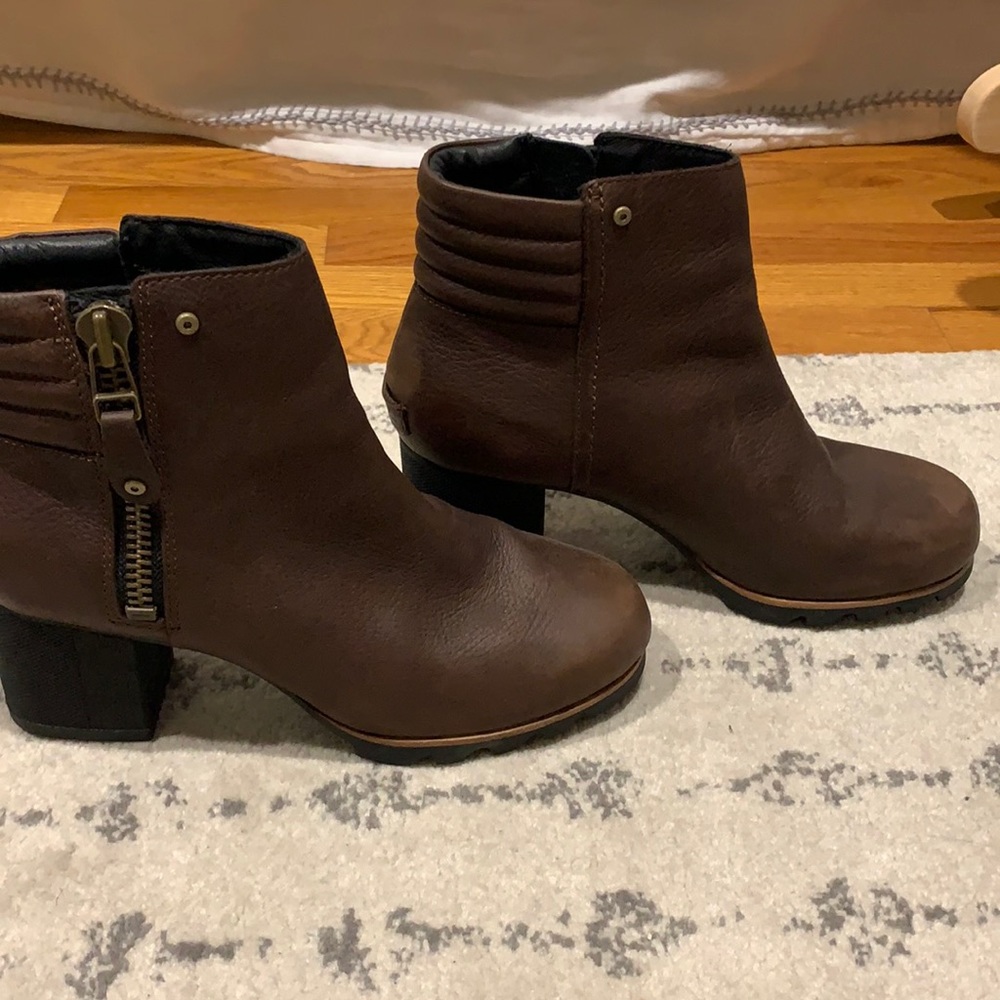 Sorel boots size 9